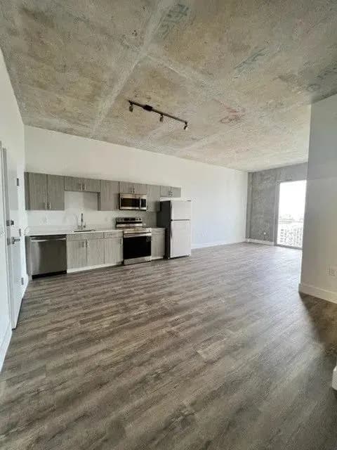 Miami River North property photo 3