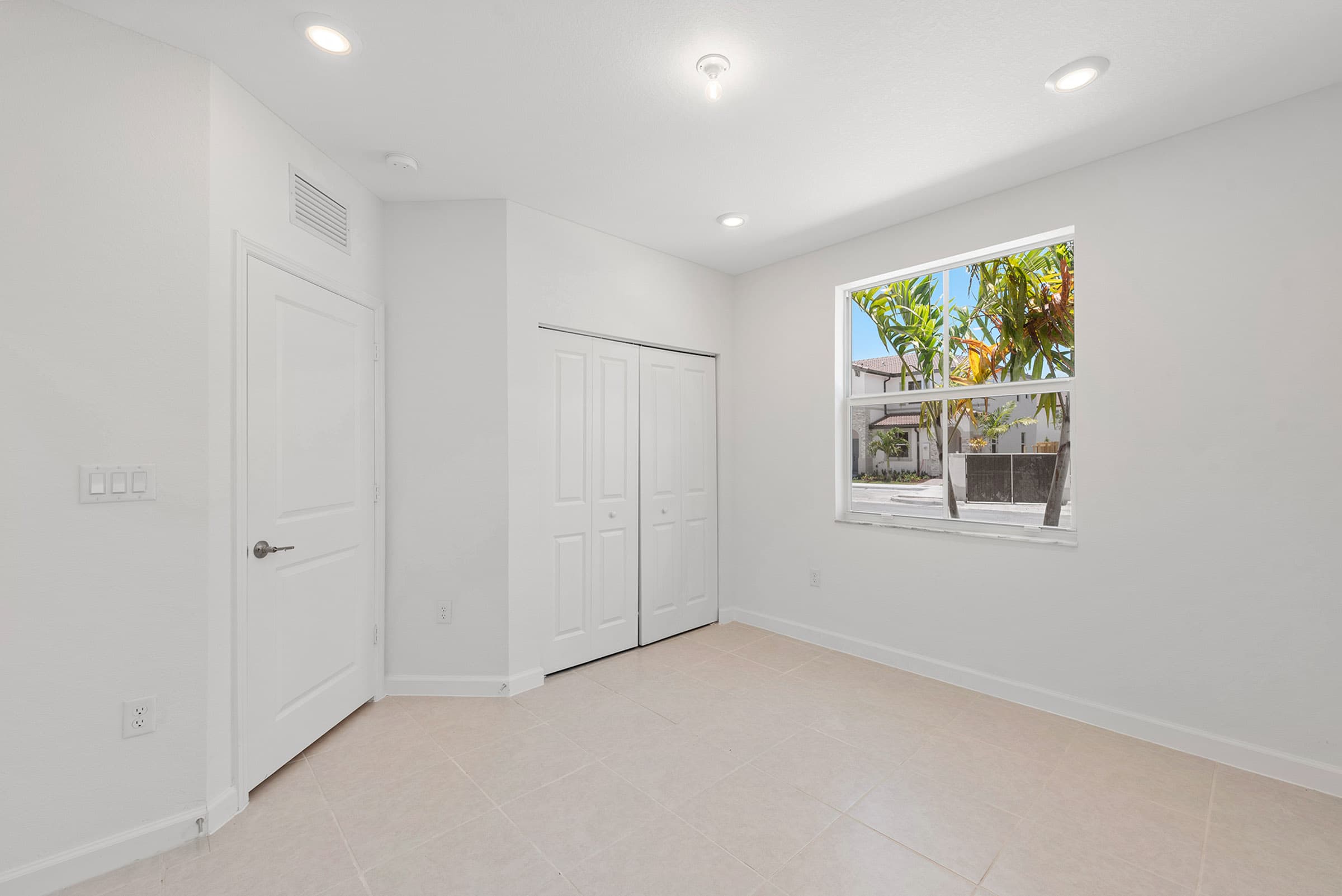 Westview South property photo 3