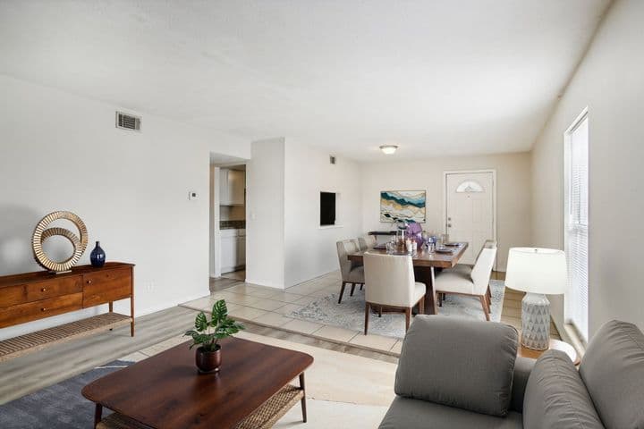 Grand Oaks Apartments property photo 5