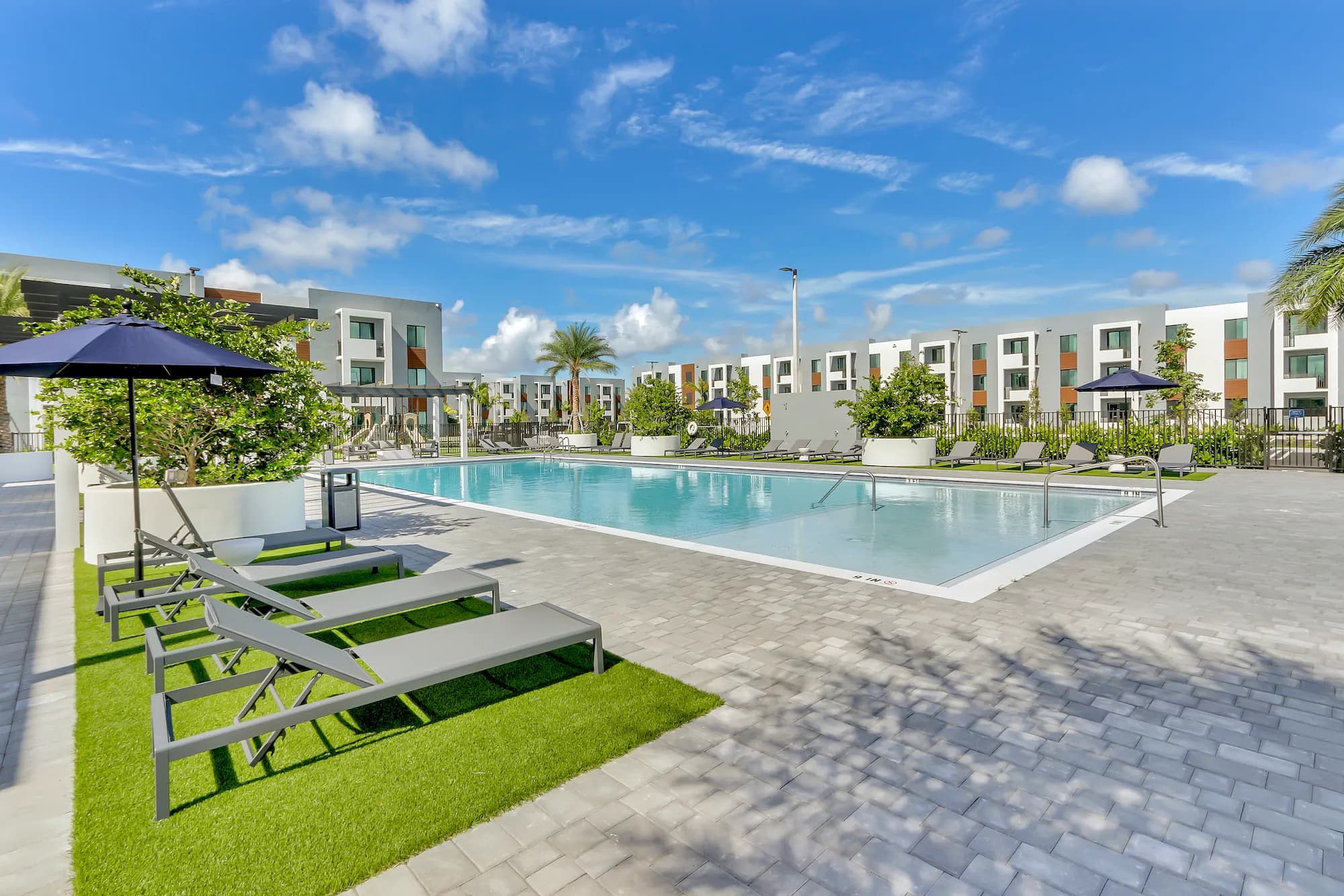 The Avenue at Naranja property photo 3